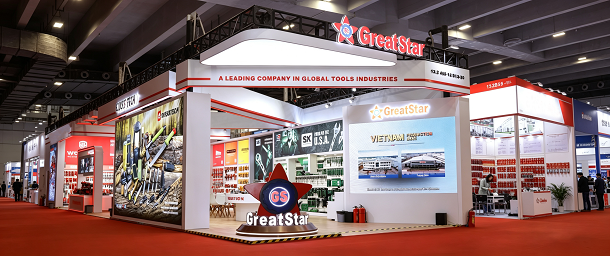 浙江省商務(wù)廳黨組書記、廳長周向軍蒞臨巨星科技展位指導(dǎo)